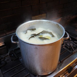 西新宿 居酒屋 旅籠の水炊き鍋で温まりませんか！？