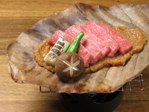 新宿個室居酒屋で飛騨牛の朴葉焼き！