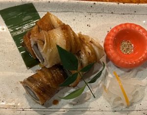 新宿個室居酒屋はたごで、新ゴボウの穴子巻き炙り焼を召しあがりませんか？