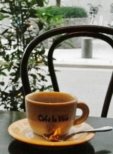 “朝活”の利用に便利！新宿駅西口から歩いて3分 Cafe la voieカフェ･ラ･ヴォワ