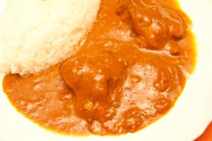 新宿西口のカフェで、暑い夏にこそおすすめの定番カレー