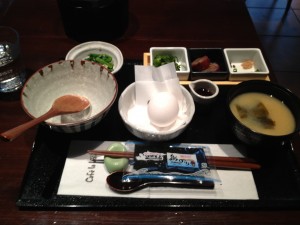 和食派にオススメ！たまごかけご飯。新宿駅西口から3分、カフェ･ラ･ヴォワ