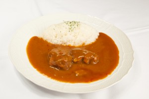 西新宿で美味しいチキンカレーが食べられるカフェ