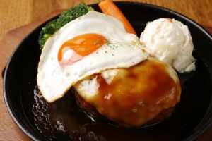 【カフェランチ】期間限定・大人気ハンバーグランチ【新宿西口】