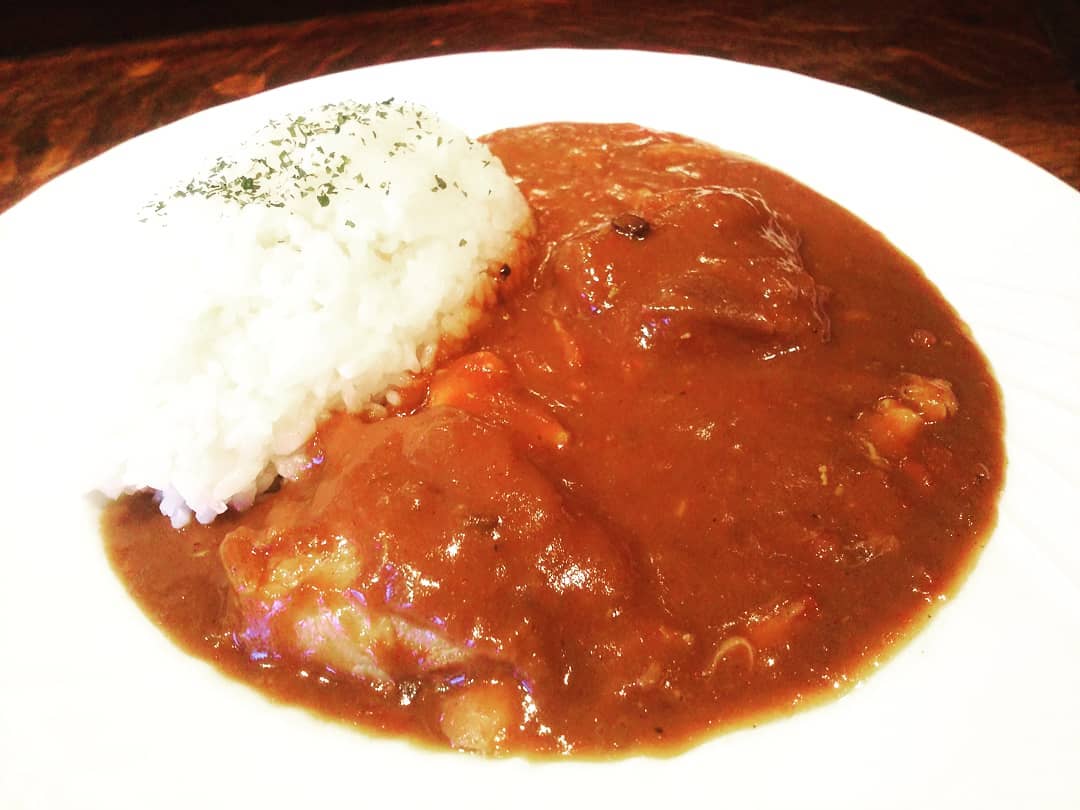 西新宿カフェラヴォワのチキンカレー