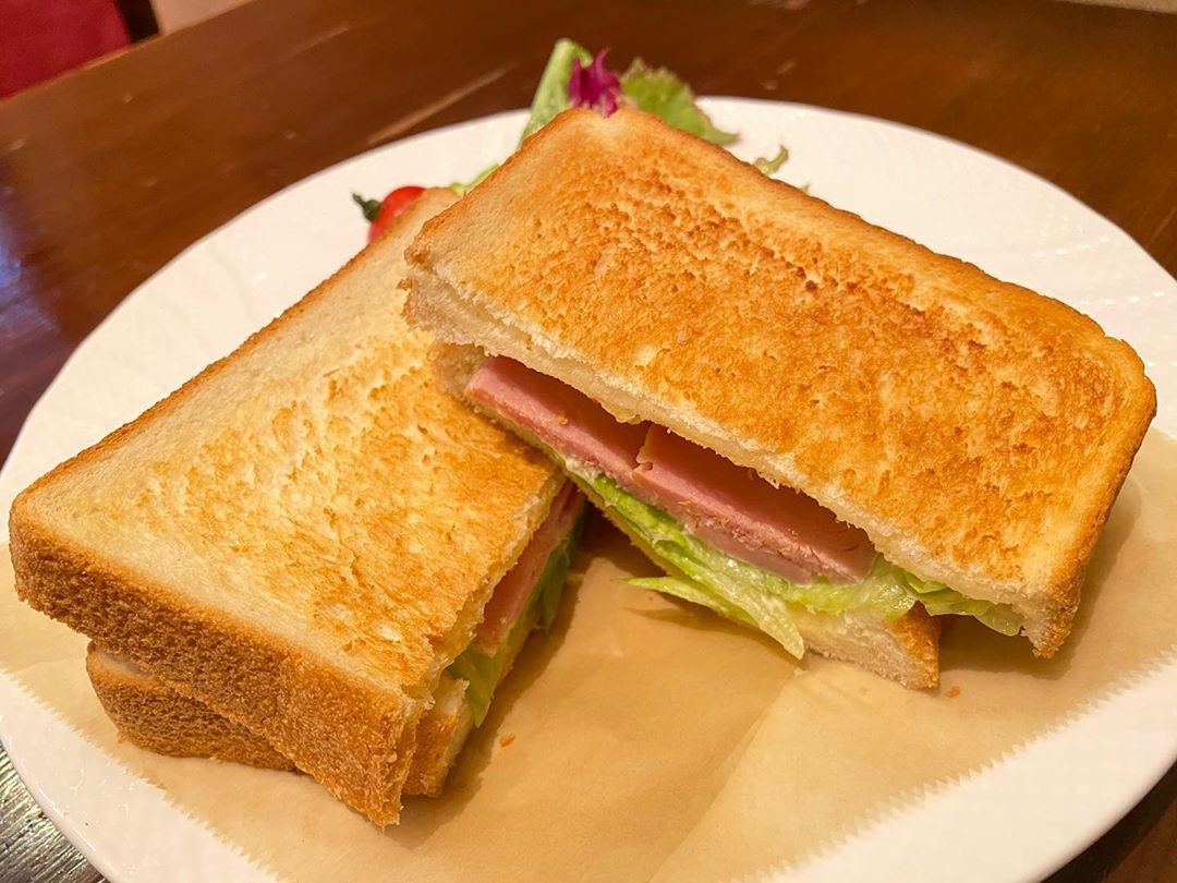 新宿西口カフェラヴォワのハムサンドウィッチ