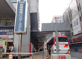 新宿リムジンバス乗り場からすぐのかどやホテルは、空港への前泊、後泊に最適！